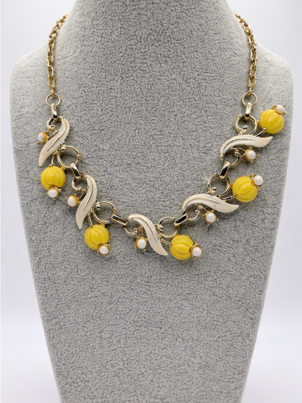 Vintage Thermoset Yellow‎ Floral Necklace Gold Tone Mid Century